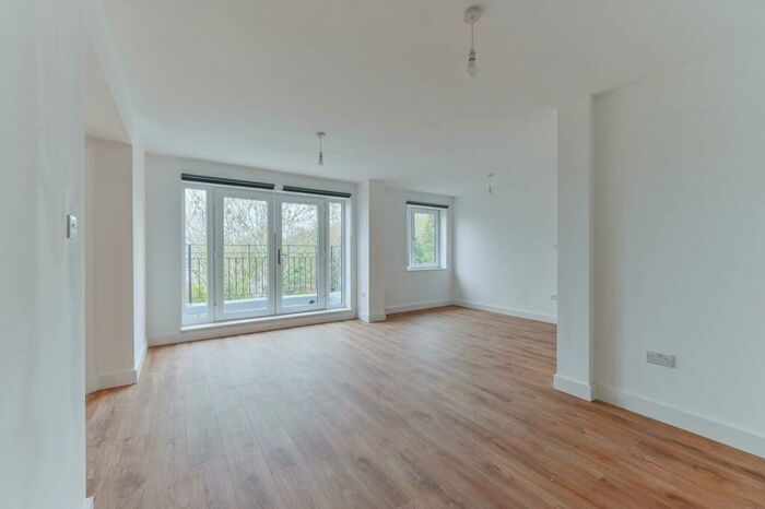 4 Bedroom Flat To Rent In St James Road, Croydon, Purley, CR8