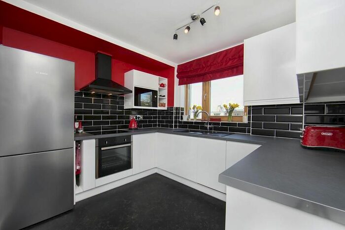 2 Bedroom Flat To Rent In Park Road, London, E15