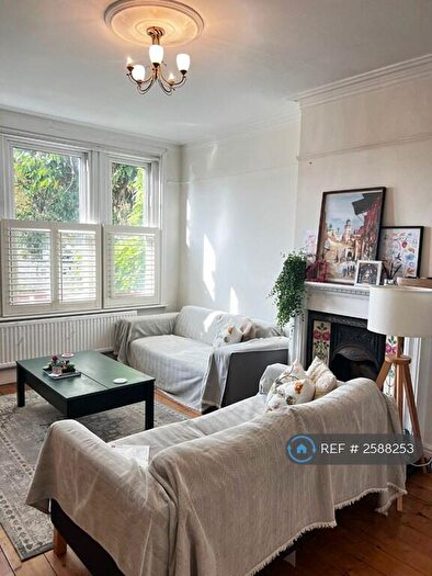 2 Bedroom Maisonette To Rent In North Worple Way, London, SW14