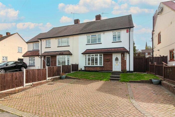 3 Bedroom Property To Rent In Purleigh Avenue, Woodford Green, IG8