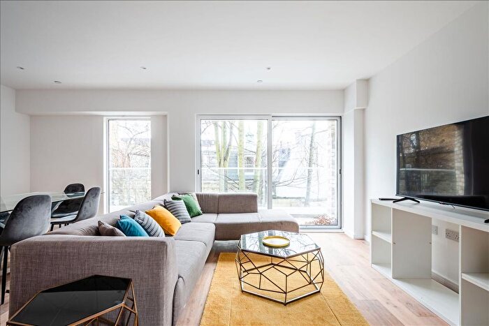 2 Bedroom Flat To Rent In Powell Road, Lower Clapton, E5