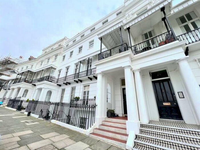 2 Bedroom Apartment To Rent In Lewes Crescent, Brighton, BN2