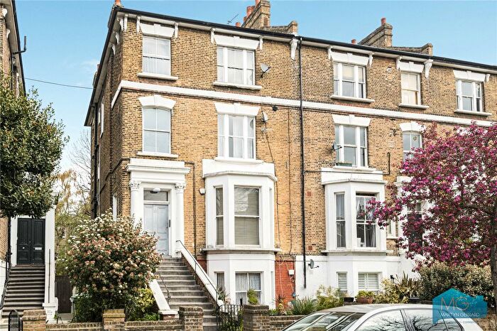 2 Bedroom Flat For Sale In Caversham Road, London, NW5