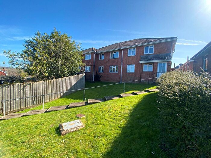 2 Bedroom Flat To Rent In Heath Close, Shide, Newport, PO30