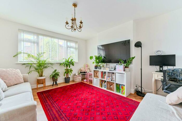 1 Bedroom Maisonette To Rent In Imperial Close, Harrow, HA2