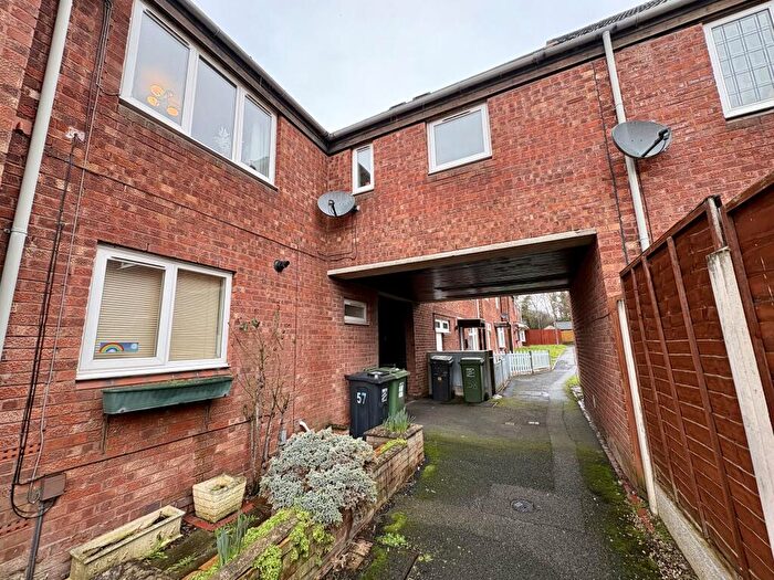 2 Bedroom Flat To Rent In Heronfield Close, Redditch, B98