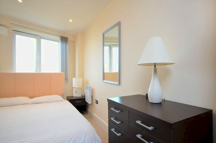 2 Bedroom Flat To Rent In Chiswick High Road, Chiswick, London, W4