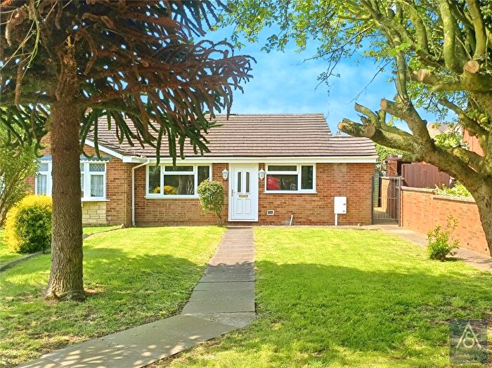 2 Bedroom Bungalow For Sale In Elm Drive, Deanshanger, Milton Keynes, MK19