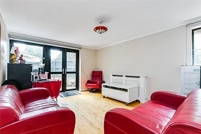 3 Bedroom Maisonette To Rent In Ericcson Close, East Putney, SW18