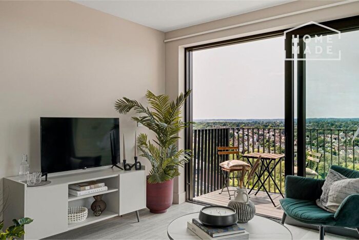 2 Bedroom Flat To Rent In Ascot Road, Watford, WD18