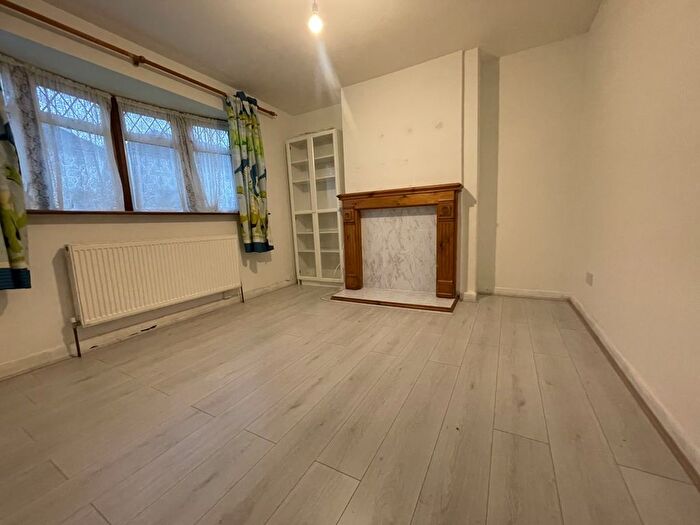 3 Bedroom Terraced House To Rent In Herne Road, Bushey, WD23