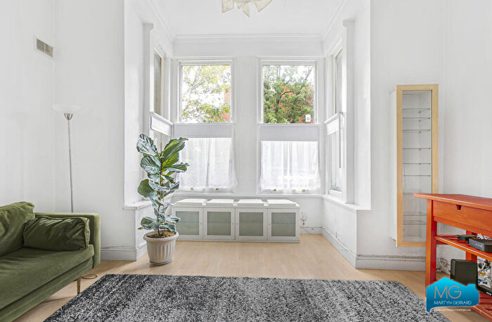 2 Bedroom Apartment To Rent In Woodside Park Road, North Finchley, London, N12