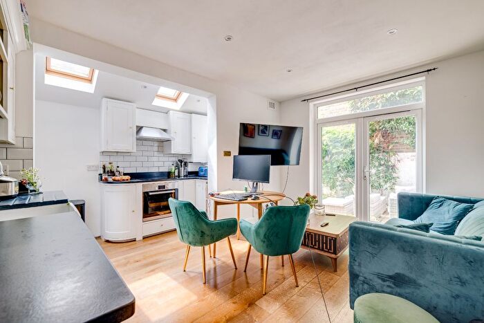 2 Bedroom Flat For Sale In Bronsart Road, Fulham, SW6