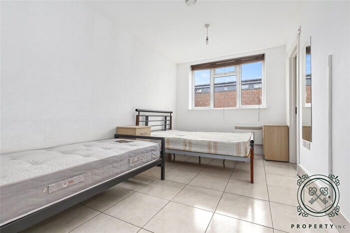 Studio To Rent In Bull Lane, London, N18