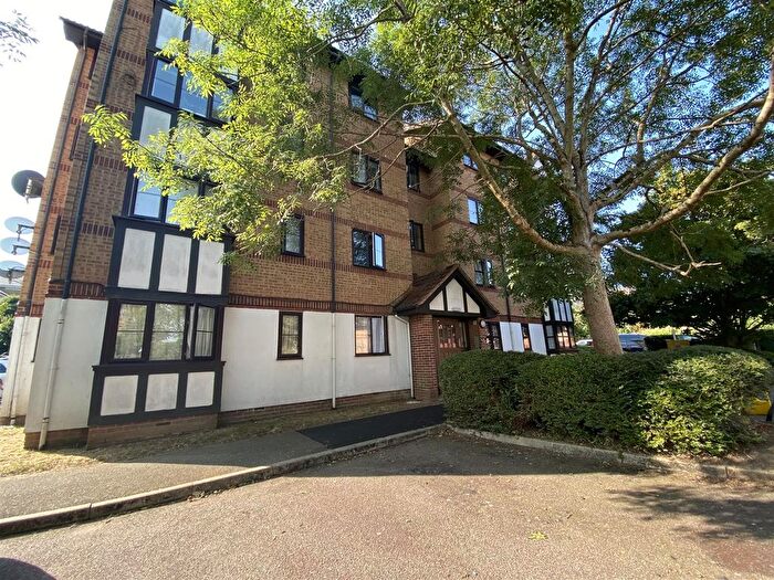 2 Bedroom Flat To Rent In Frobisher Road, Erith, DA8