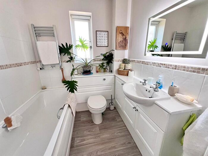 2 Bedroom House For Sale In Duncliffe Close, Gillingham, SP8