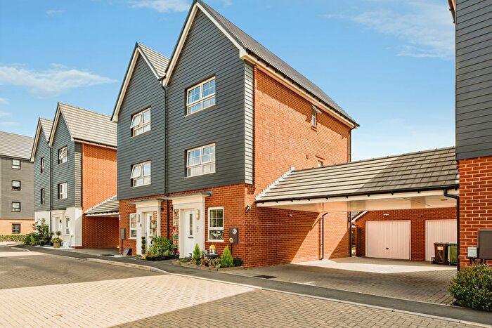 4 Bedroom Semi-Detached House For Sale In Grand Junction, Broughton, Aylesbury, Buckinghamshire, HP22