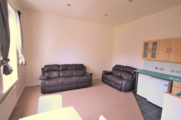 3 Bedroom Flat To Rent In All Saints Road, Clifton, Bristol, BS8