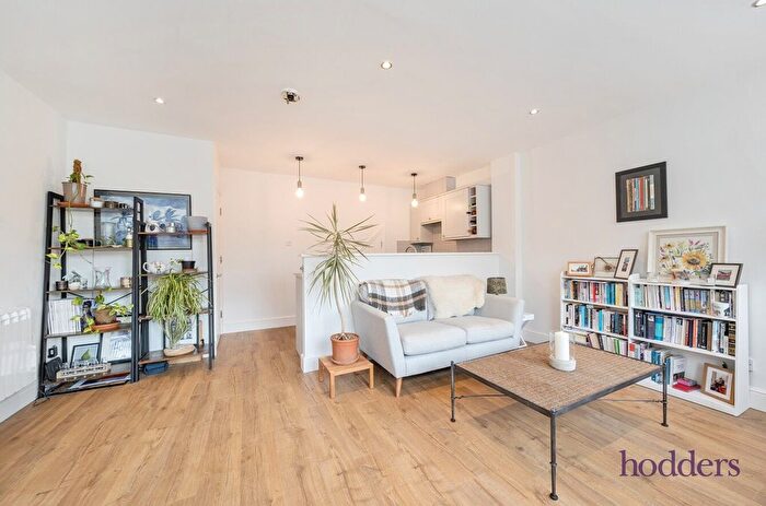 2 Bedroom Flat To Rent In Windsor Street, Chertsey, Surrey, KT16