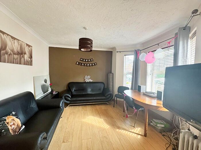 4 Bedroom Semi-Detached House To Rent In Shelbourne Road, Bournemouth, Dorset, BH8