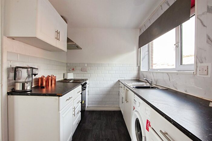 3 Bedroom Property For Sale In Parkwood Court, Nottingham, NG6