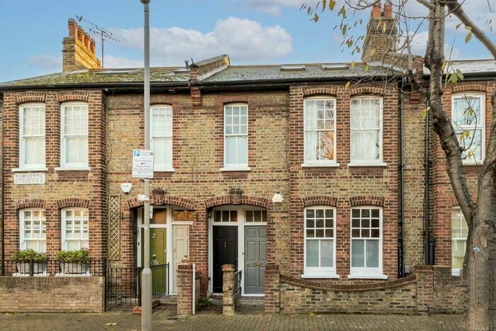 2 Bedroom Flat To Rent In Gambetta Street, London, SW8