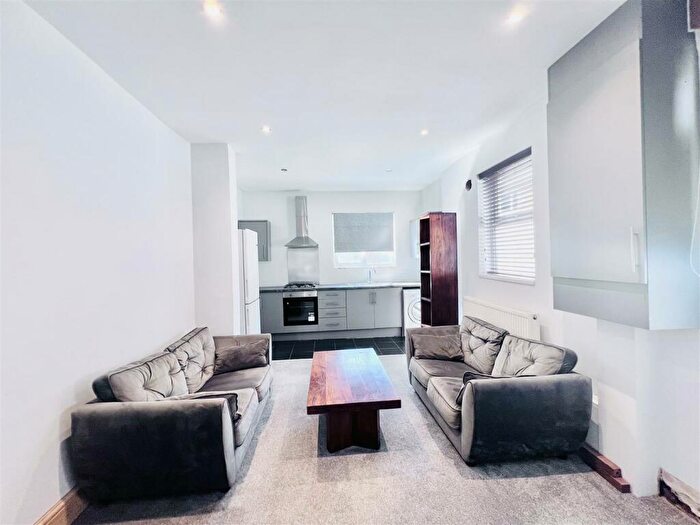 2 Bedroom Apartment To Rent In Loughborough Road, West Bridgford, Nottingham, NG2