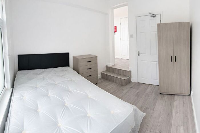 1 Bedroom Studio To Rent In Clacton Road, Waltham Forest, London, Greater London, E17