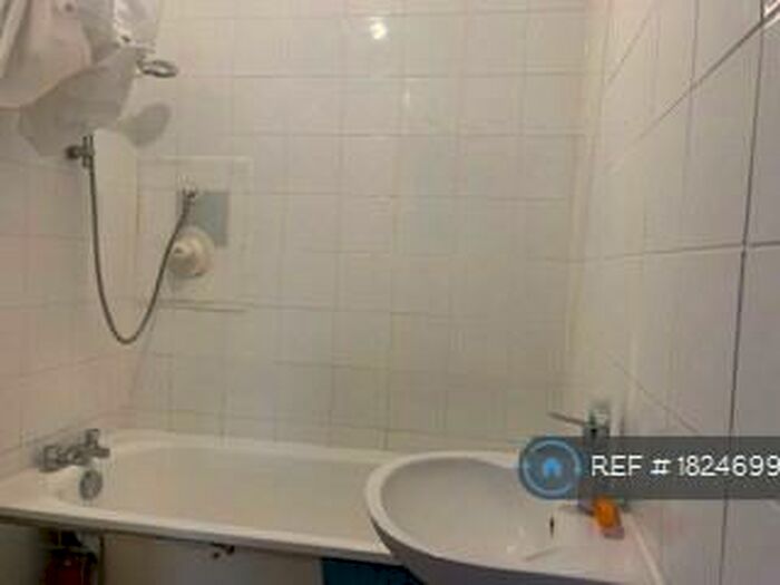 Studio To Rent In Cranbrook Road, Ilford, IG1