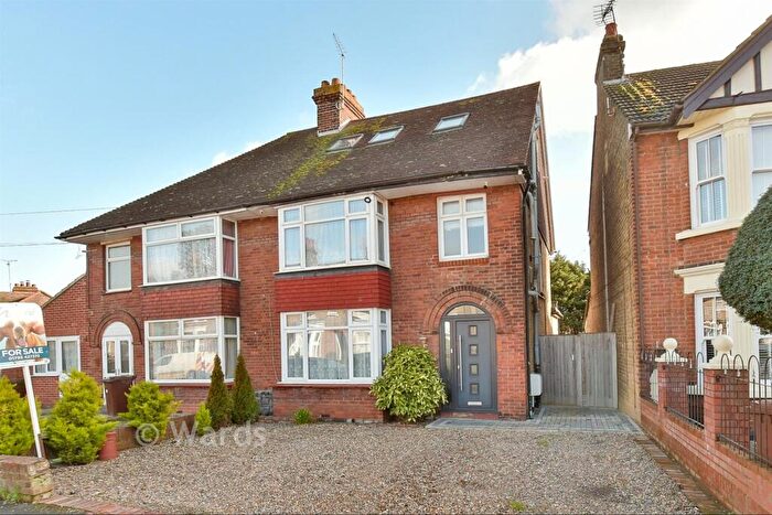 5 Bedroom Semi Detached House For Sale In Chalkwell Road, Sittingbourne, Kent, ME10