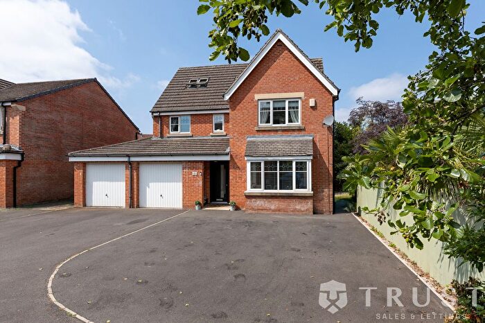6 Bedroom Detached House For Sale In Burnleys Mill Road, Gomersal, BD19