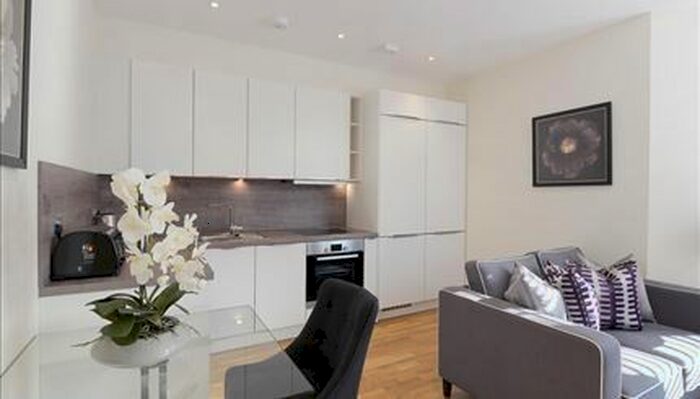 1 Bedroom Flat To Rent In Hamlet Gardens, London, W6