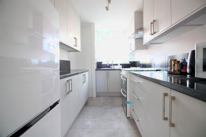 2 Bedroom Flat To Rent In Eden Close, Langley, Slough, SL3