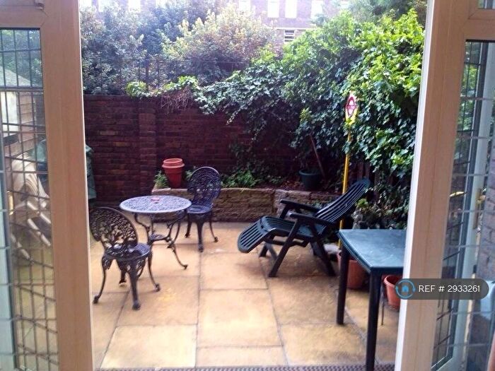 4 Bedroom Maisonette To Rent In Midway House, London, EC1V