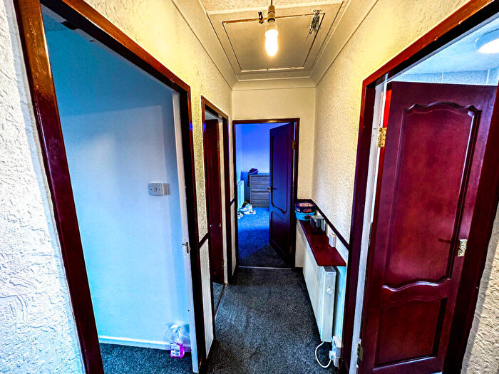 3 Bedroom Terraced House For Sale In Mastrick Road, Aberdeen, AB16