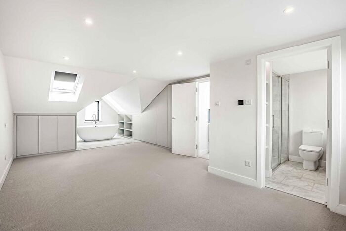 4 Bedroom Property To Rent In The Bungalows, Streatham, SW16