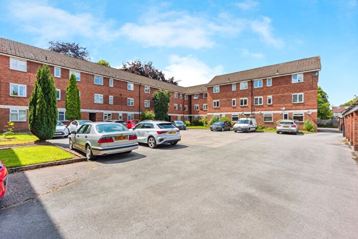 2 Bedroom Flat To Rent In Ashton Lane, Sale, M33