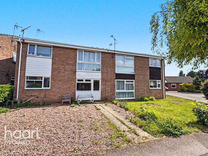 2 Bedroom Maisonette For Sale In Balmoral Grove, Nottingham, NG15