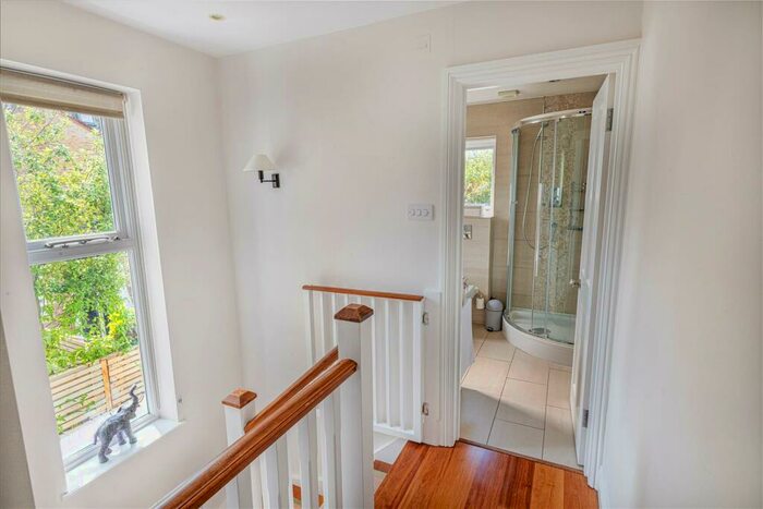2 Bedroom Cottage To Rent In Cross Street, London, SW13
