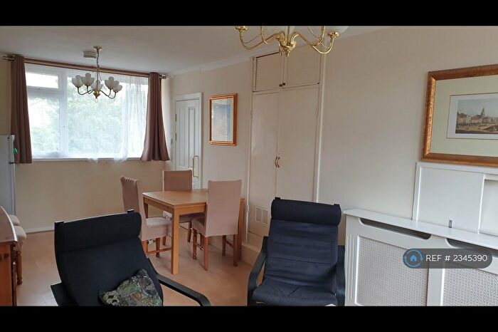 5 Bedroom Flat To Rent In Lorrimore Square, London, SE17