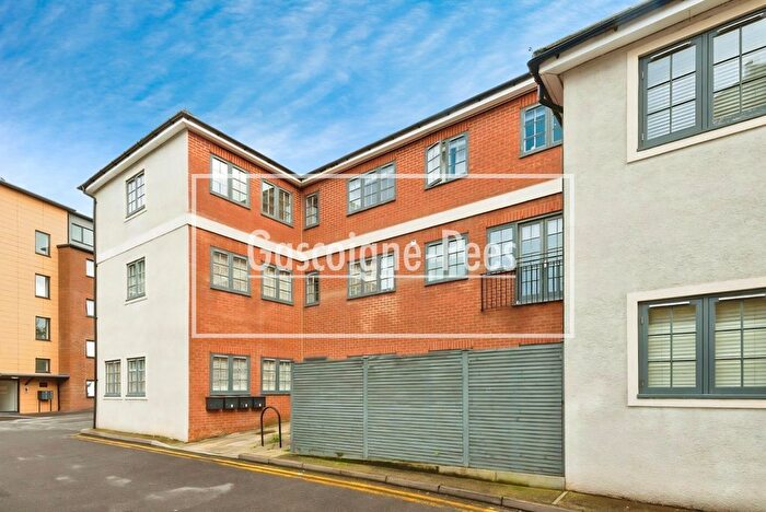 2 Bedroom Flat To Rent In Bridge Street, Leatherhead, KT22