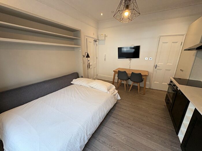 Apartment To Rent In Studio Flat, Gloucester Place, Baker Street, NW1