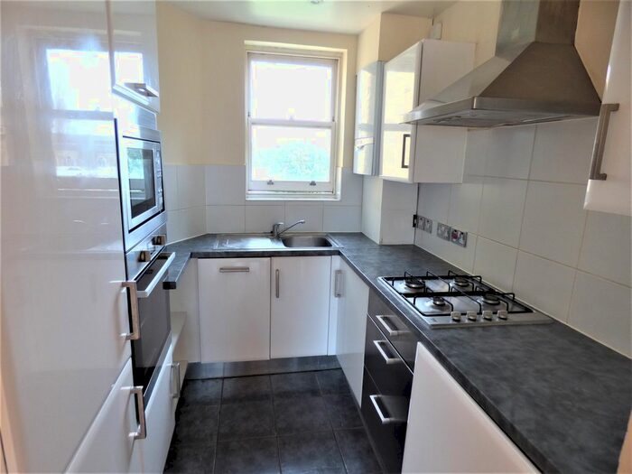 2 Bedroom Flat For Sale In Grove Road, Mile End, E3