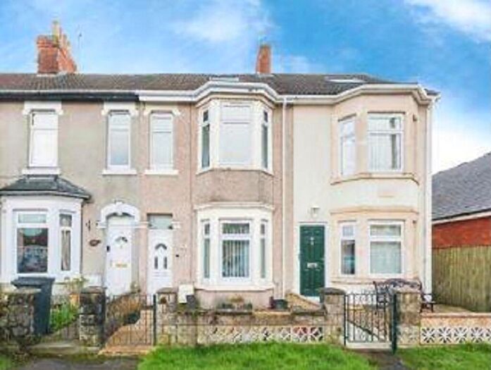 2 Bedroom Terraced House For Sale In Cheney Manor Road, Swindon, SN2