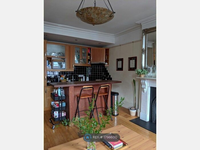 2 Bedroom Flat To Rent In Upper Street, London, N1