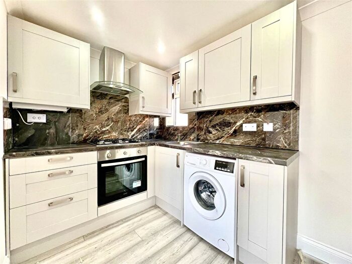 2 Bedroom Detached House To Rent In Bath Road, Hounslow, TW3
