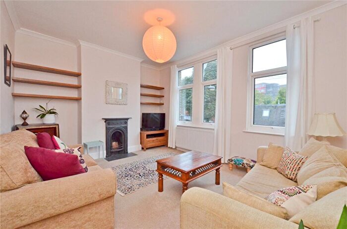 1 Bedroom Apartment To Rent In Vale Road, London, N4