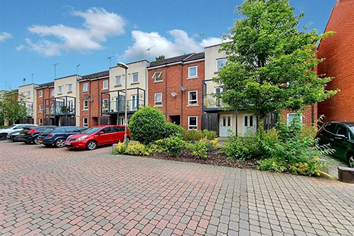 4 Bedroom House To Rent In Tadros Court, High Wycombe, HP13