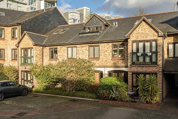 2 Bedroom Flat For Sale In Plough Way, Surrey Quays, SE16