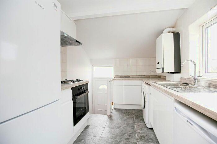 5 Bedroom Maisonette To Rent In Kelvin Grove, Sandyford, Newcastle Upon Tyne NE2